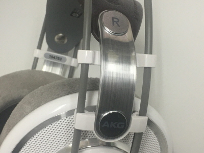 AKG K701 リファレンスヘッドフォン グレー 純正箱あり Amazon.co.jp: AKG オープン型ヘッドフォン K701【国内正規品